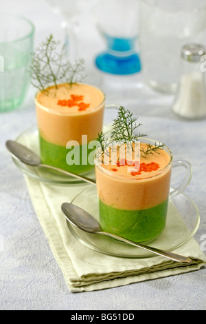 Erbsen Suppe und Lachs Smoothie. Rezept zur Verfügung. Stockfoto