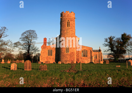 Kirche des Hl. Andreas in Wickmere, Norfolk, Großbritannien, von Westen gesehen. Stockfoto