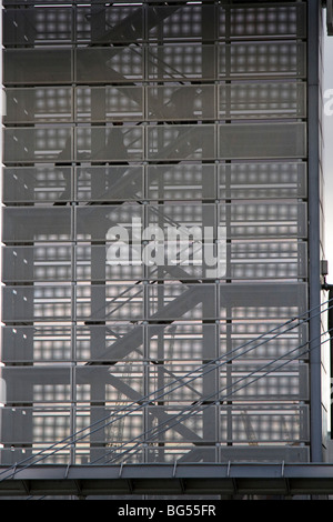 Treppe Turm The Royal Victoria Dock Bridge auf hohem Niveau Fußgängerbrücke überqueren der Royal Victoria Dock Docklands London england Stockfoto