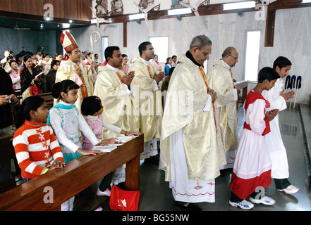 Sonntag Messe in der römisch-katholischen Kathedrale Saint Joseph in Lucknow, Uttar Pradesh, Indien Stockfoto