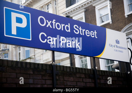 Melden Sie sich außerhalb der Tiefgarage am Cavendish Square, in der Nähe von Oxford Street. London. VEREINIGTES KÖNIGREICH. Stockfoto