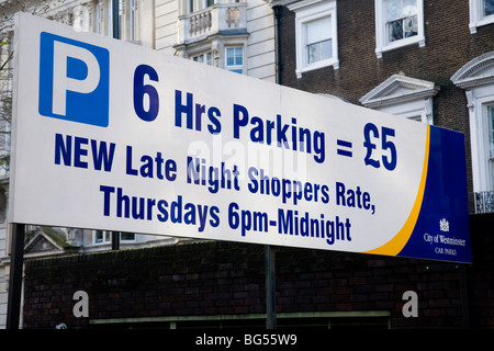 Melden Sie mit Werbung für late-Night Abend Käufer außerhalb nr Tiefgarage, Cavendish Square, Oxford Street. London. VEREINIGTES KÖNIGREICH. Stockfoto