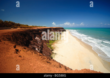 Klippen und Strand von Praia Das Minas in der Nähe von Pipa Brasilien Stockfoto