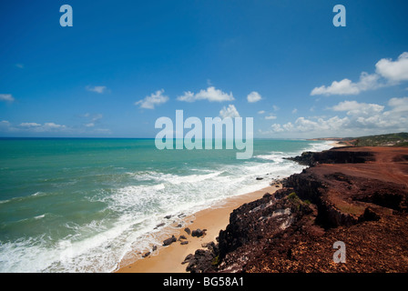 Klippen und Strand von Praia Das Minas in der Nähe von Pipa Brasilien Stockfoto