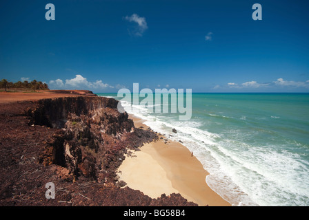 Klippen und Strand von Praia Das Minas in der Nähe von Pipa Brasilien Stockfoto