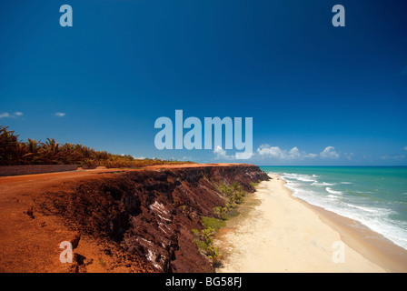 Klippen und Strand von Praia Das Minas in der Nähe von Pipa Brasilien Stockfoto