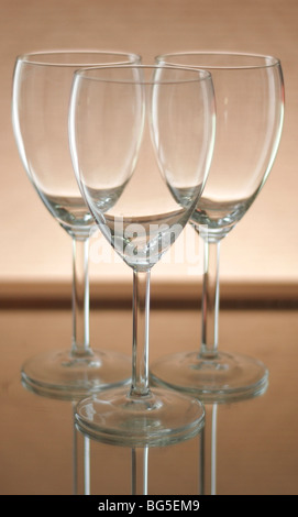 3 leere Gläser Wein Stockfoto