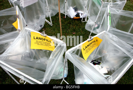 Deponien Sie (Mülleimer) bei Green Fair in London Stockfoto