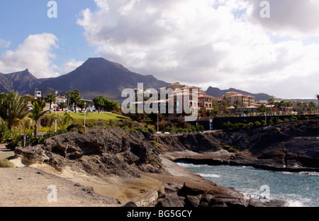 DIE NOSTALGISCHE MALERISCHE KÜSTE IM CASA DUQUE AN DER COSTA ADEJE IM WINTER. TENERIFFA. KANARISCHE INSELN. 2009 Stockfoto