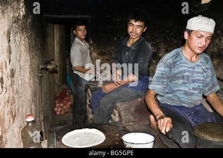 Am frühen Morgen in der örtlichen Bäckerei Nan. Stockfoto