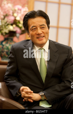 Außenminister Katsuya Okada, der japanischen Regierung, während eines Interviews in Tokio, Japan, Montag, 7. Dezember 2009. Stockfoto