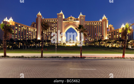 Hotel Atlantis am Abend, Dubai, Vereinigte Arabische Emirate Stockfoto