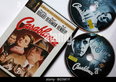 Casablanca DVD mit Scheiben von Fall auf weißem Hintergrund entfernt Stockfoto