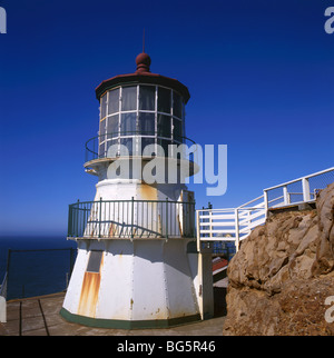 Kalifornien - Point Reyes Leuchtturm mit Blick auf den Pazifischen Ozean am Point Reyes in Punkt Reyes National Seashore. Stockfoto