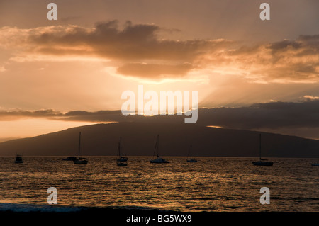 Sonnenuntergang über Lanai von Lahaina Maui Hawaii Stockfoto