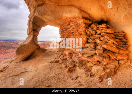 Anasazi Getreidespeicher auf Aztec Butte, Insel im Himmel, Canyonlands National Park, Utah. Stockfoto