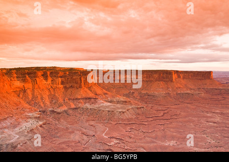 Der weiße Rand von Green River Overlook, Island in the Sky, Canyonlands National Park, Utah. Stockfoto