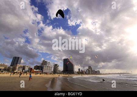 Israel, Kitesurfen in Tel Aviv Stockfoto