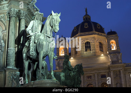 Wien - Maria Theresia Wahrzeichen und Kuppel des Museums Stockfoto