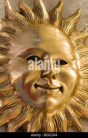 Sonne von Venedig - Maske in gold Stockfoto