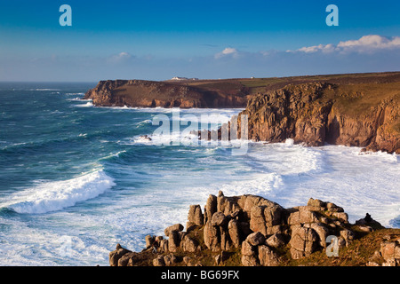 Endland von in der Nähe von Gwennap Head; windiger Tag im Winter schlagen die Wellen; Cornwall Stockfoto