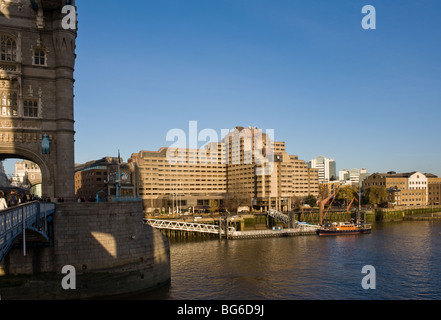 Das The Tower Hotel am Ufer der Themse in London.  Foto von Gordon Scammell Stockfoto