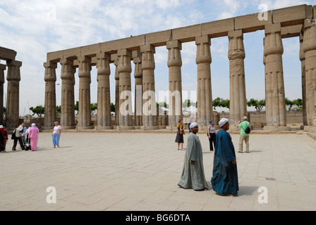 Säulen der Karnak Tempel, Luxor, Ägypten Stockfoto