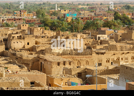 Stadt von Al Qasr in der Oase Dakhla, westlich von Ägypten Stockfoto