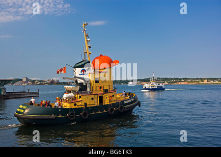 Der Schlepper Boot Theodore Too an der Uferpromenade von Downtown Halifax, Halifax Metro, Halifax Harbour, Nova Scotia, Kanada. Stockfoto