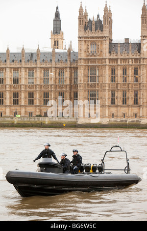 Polizeiboot Parlament schützt eine Klima-Änderung-März in London Stockfoto