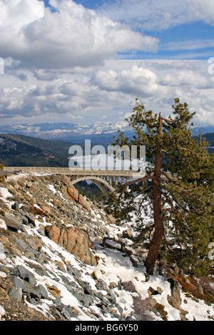 Historischen Highway 40 und Donner Lakeat Donner Summit Stockfoto