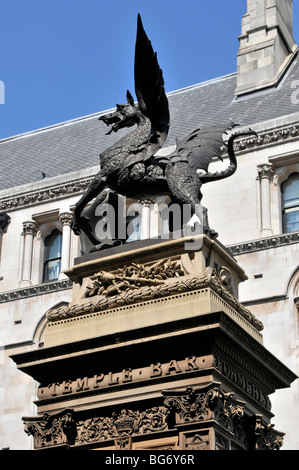 Temple Bar Steindenkmal Marker für die westliche Grenze der City of London mit heraldischen Drachen Stockfoto