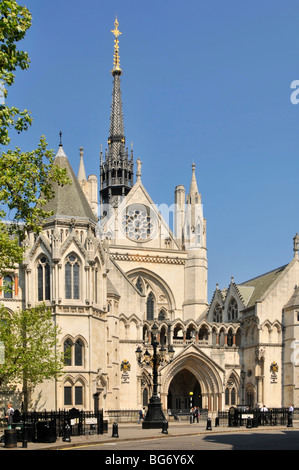 Royal Courts of Justice auch bekannt als Gericht ist gerichtsgebäude Gebäude in der Londoner City auch der Hohe Gerichtshof und Gericht England Strand UK Stockfoto