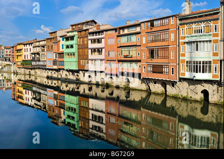 Häuser entlang des Flusses Agout, Castres, Frankreich. Stockfoto