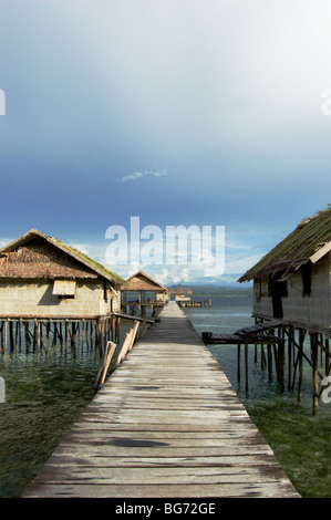 Hütten auf Kri Insel, Papua. Stockfoto