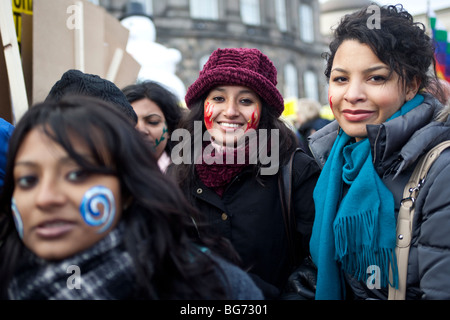 COP15 - 12. Dezember Demonstration in Kopenhagen.  "Wir wollen KLIMAGERECHTIGKEIT - jetzt!", sagt diese Girls aus Brasilien. Stockfoto