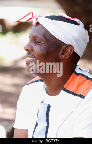 South African Xhosa Mann Gesichts Porträt... Lesedi Kulturdorf, Südafrika, November 2009 Stockfoto