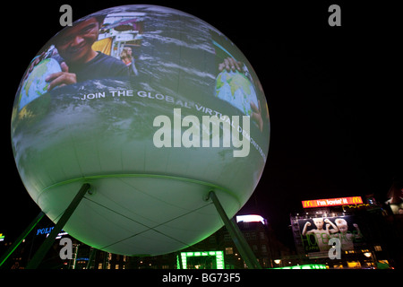 COP15 - der "Hopenhagen Globe' am Rathausplatz in Kopenhagen Stockfoto