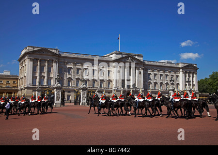 Horse Guards in Trooping die Farbe, Buckingham Palace, London, England Stockfoto