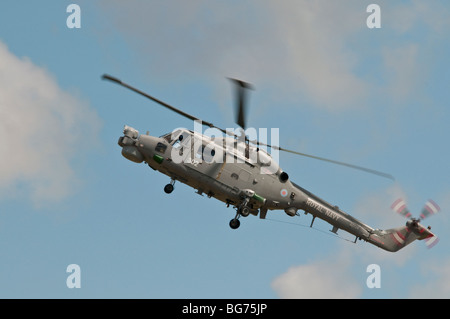 Royal Navy Lynx auf der RAF Waddington Airshow während seiner Leistung-Routine. Stockfoto