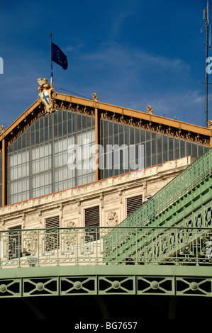 Schmiedeeisen oder Schmiedeeisen aus der Belle Epoque (um 19.) des Bahnhofs Gare Saint Charles, Marseille oder Marseille, Provence, Frankreich Stockfoto