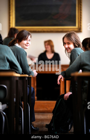 Zwei Mädchen aus Cheltenham Ladies' College Gloucestershire UK Stockfoto