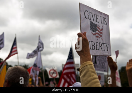 Tea-Party-Demonstranten tragen Schilder an den Steuerzahler Marsch auf Washington DC Stockfoto