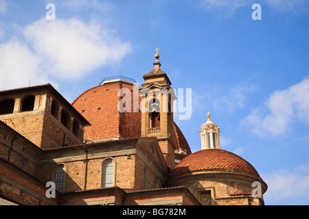 Die Kuppel und Campanili der Kirche San Lorenzo, Florenz, Toskana, Italien Stockfoto