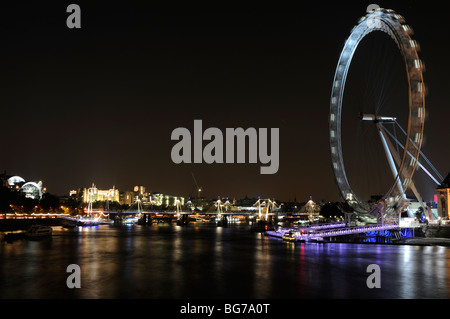 London Eye bei Nacht, Charing Cross, London, England Stockfoto