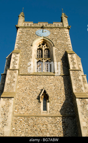 Der Glockenturm der Pfarrkirche St Andrew Halstead, Essex, England. Stockfoto
