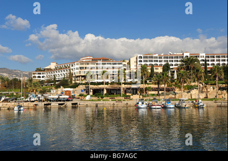 Die hübschen Hafen in Coral Bay in Paphos, Zypern Stockfoto