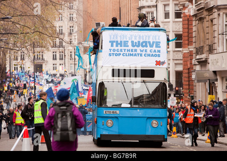 Demonstranten auf die Welle, die größte Klima Änderung Demonstration je Platz im Vereinigten Königreich Stockfoto