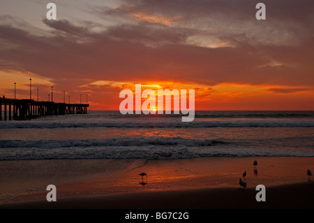 Sonnenuntergang in Venedig Fishing Pier, Venice Beach, Kalifornien. Stockfoto