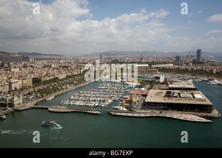 HAFEN VON BARCELONA, ARCHIVANSICHT, 2007: Luftaufnahme des Hafens im Stadtzentrum von der Seilbahn Montjuic Barcelona Spanien Stockfoto